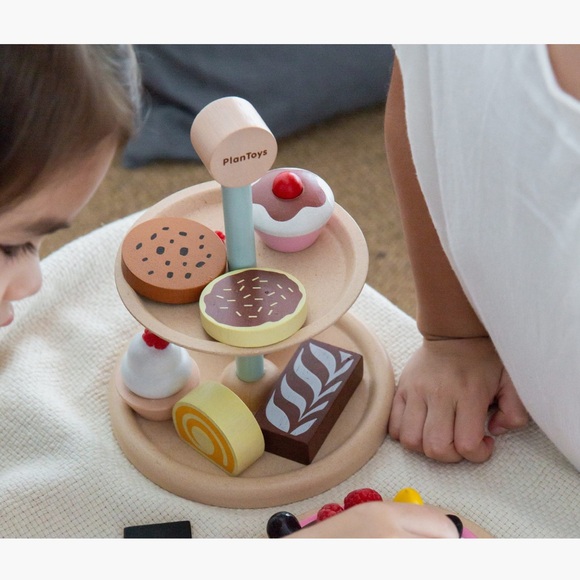 PlanToys 10-Piece Bakery Stand Set - Picture 3 of 4